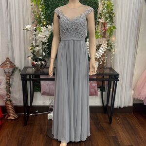 Chic Lace Maxi Dress in Gray